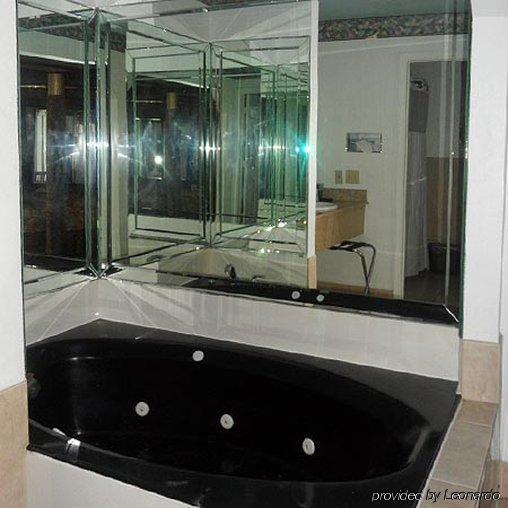 Palace Suites Далас Екстериор снимка