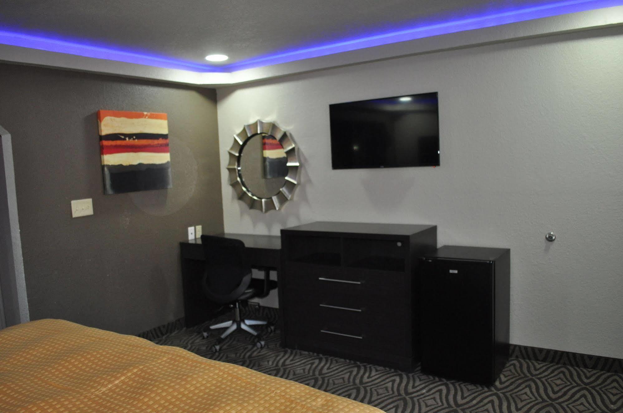 Palace Suites Далас Екстериор снимка